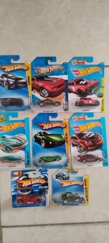 Hot Wheels lacrados de diversos anos 
