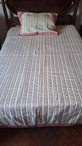 Colcha de casal com uma fronha