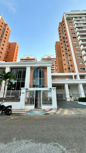 Apartamento reformado no Condomínio Clube Jardins