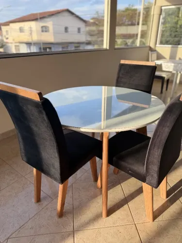Mesa de Jantar redonda 4 lugares Off White com tampo de vidro