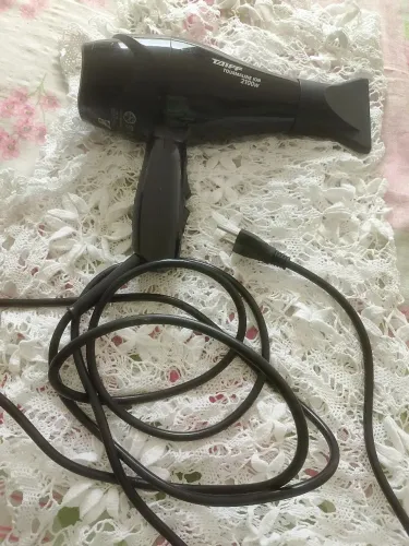 Secador de cabelo e cabelo mega hair