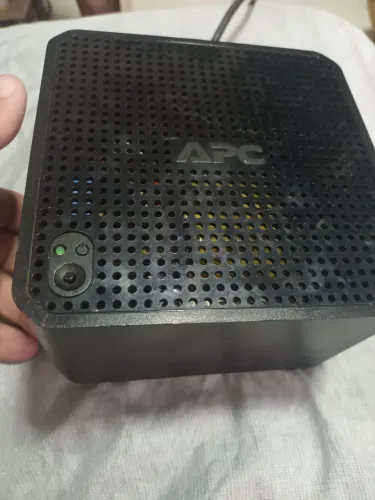 Regulador e Isolador de tensão APC cubic 500 watts da Microsol