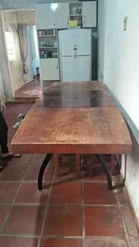 Mesa de madeira antiga