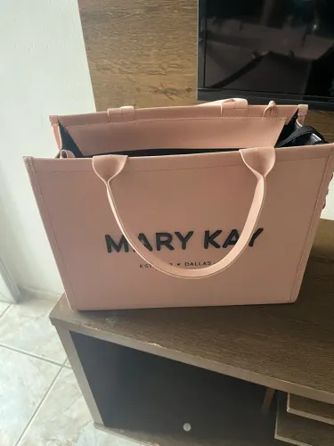 Vendo uma bolsa linda MARY KAY nova nunca foi usada