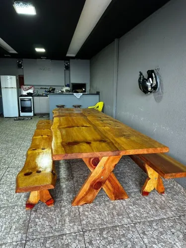 Mesa Rústica com Bancos - Araucária Maciça (Nova)