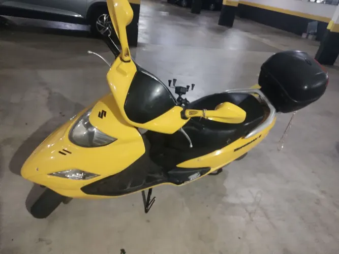 Moto linda,tudo ok,no meu nome.