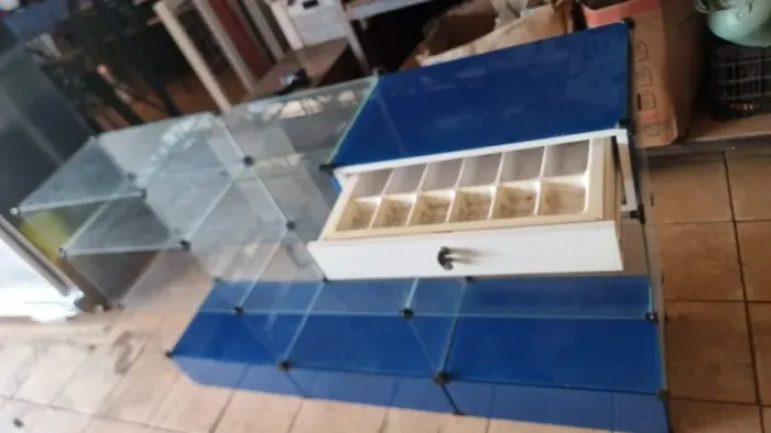 Balcão caixa gaveta com chave e suporte teclado colmeia em vidro 1,83x0,40x1,03 m usado