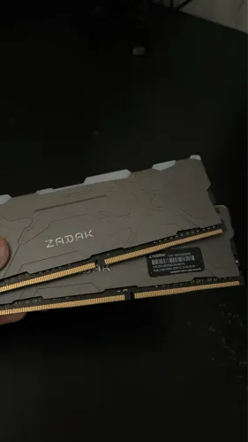 Memoria ram DDR4 2x8gb RGB Zadak
