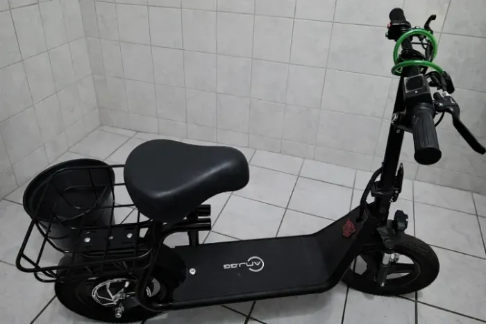 Patinete elétrico com banco