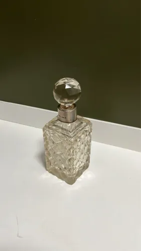 Frasco de perfume de vidro e em prata esterlina inglesa (925)
