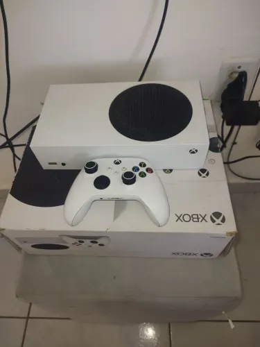 Xbox séries com caixa e um controle!