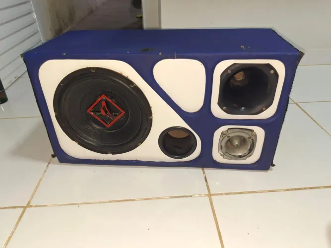 Vendo caixa de som para carro/ detalhes está em boas condições