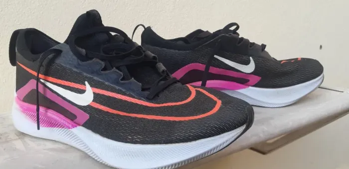 Nike Fly Zoom 4, com placa de carbono No 43