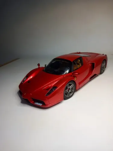 Miniatura Ferrari Enzo, marca BBR 1/18