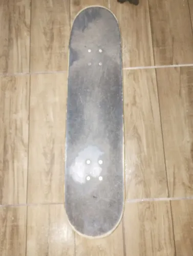 SKATE COMPLETO + ROLAMENTOS BONES SUPER REDS + RODAS MOSKA 53MM
