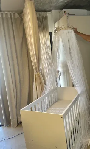 Berço três em um ,DORCEL DE COROA VÁI DE BRINDE e vira cama, berço e mesinha de escritório