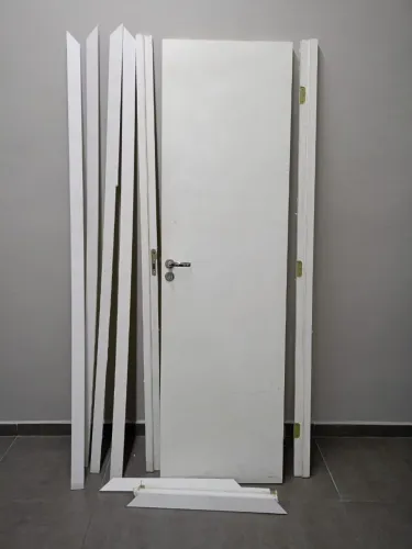 Kit porta branca completa 60cm (batente, guarnições e ferragem) -