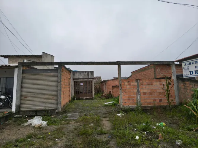 Vendo terreno com duas Kitnets e sala comercial