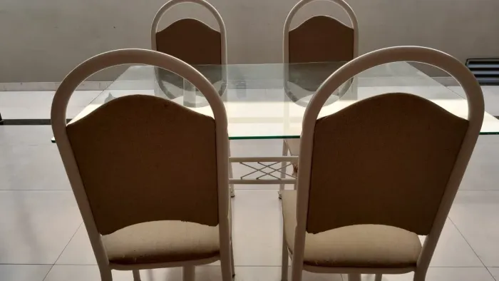 VENDA DE MESA DE VIDRO COM CADEIRAS