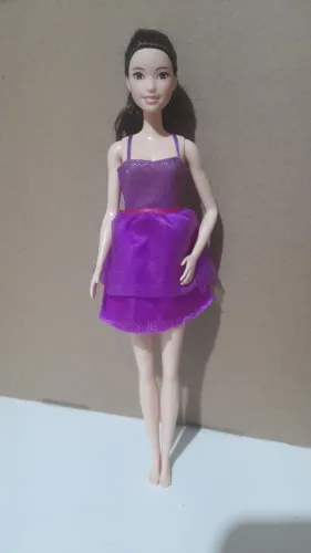Barbie asiática 