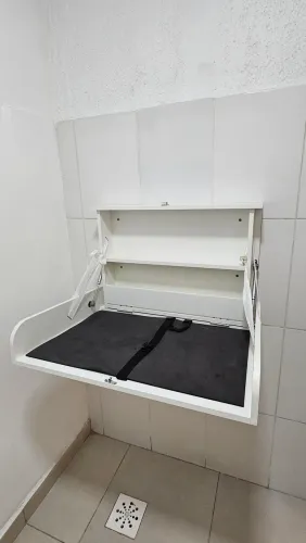Trocador de fraldas de parede