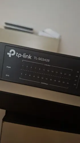 Switch Gerenciável TP-Link JetStream TL-SG3428 - 24 Portas Gigabit + 4 SFP.
