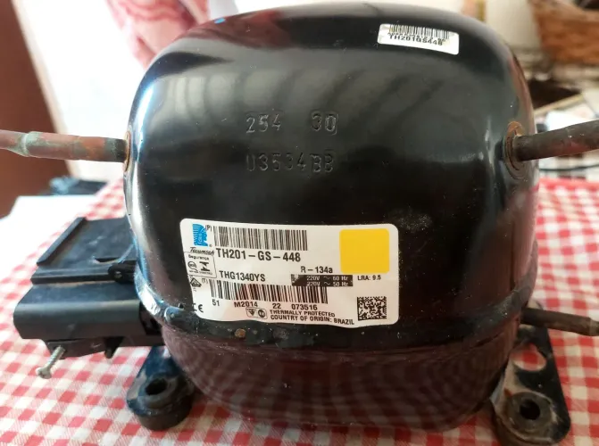 Motor de geladeira conservado