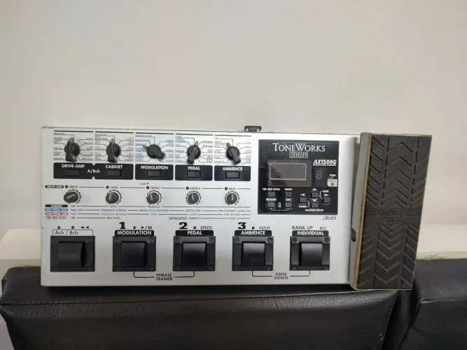 Pedaleira Korg ToneWorks AX1500G