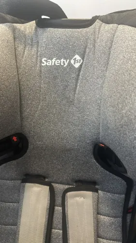 Vendo cadeira para auto Safety 1st, ideal para crianças de aproximadamente 0 a 36 kg