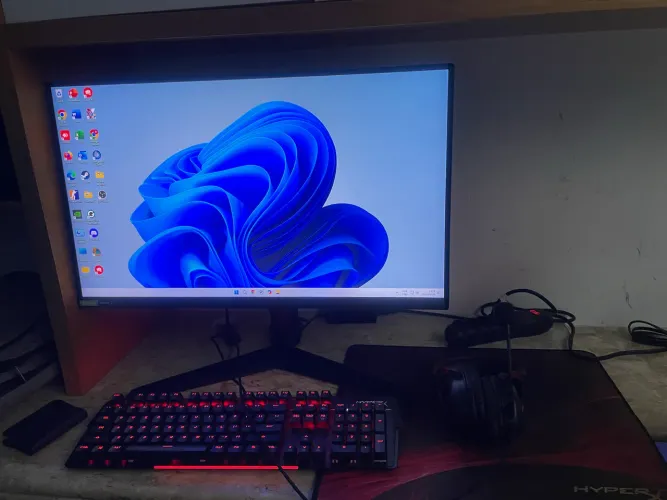 Monitor Gamer + Teclado Gamer 