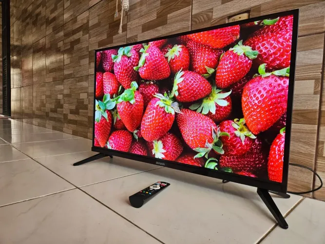 TV SMART E ANDROID MODELO NOVO BEM FININHA ACEITO CARTÃO