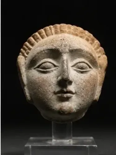 Estátua cabeça de pedra 