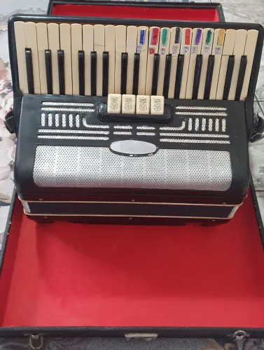 Acordion Hering original 80 baixos