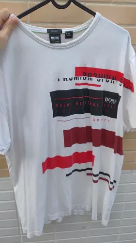 Camisa hugo boss branca e vermelha