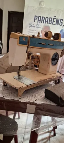 Máquina de costura Singer antiga - funcionando perfeitamente