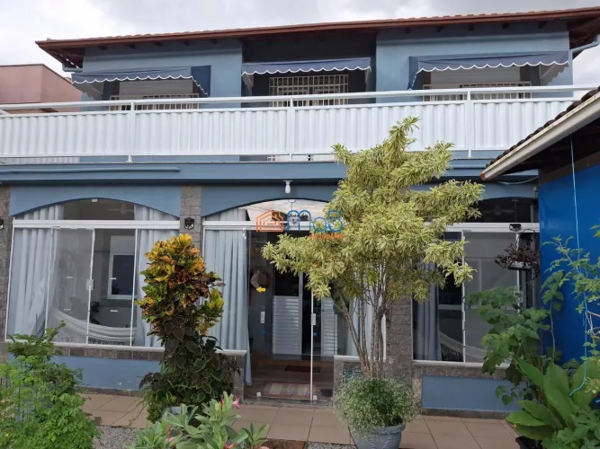 Luxuosa Casa Duplex no Condomínio Porto Seguro