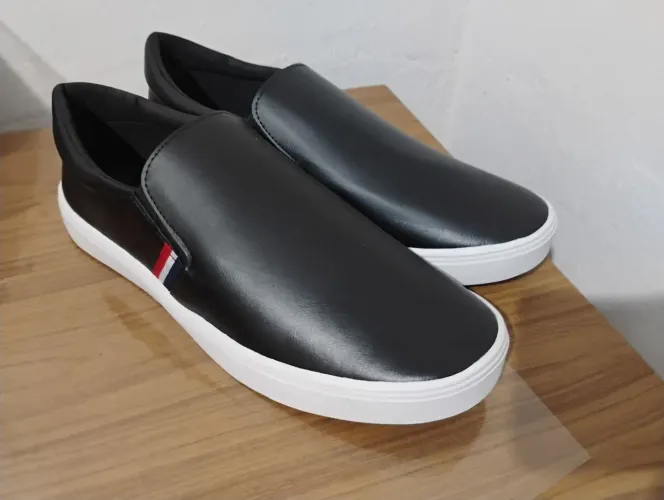 Tênis late Slip com Tira lateral Preto unissex 43/44