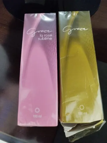 Perfume Grace lá rose sublime e Grace tradicional 100 ml cada ( caixa amassada)