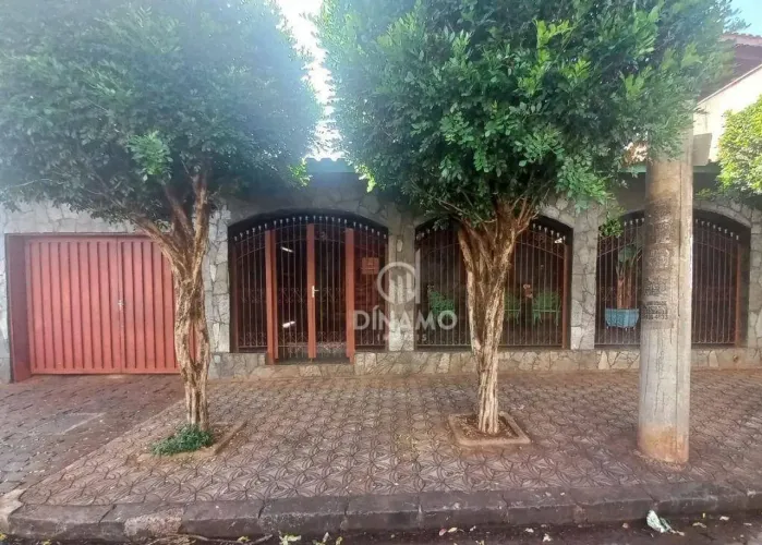 Casa à venda - Vila Tibério - Ribeirão Preto/SP