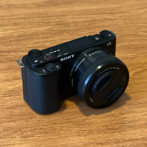 Sony ZV-E10 Mirrorless 4K + Lente 16-50mm USADA
