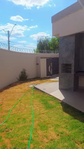 CASA CONDOMÍNIO DA ESMERALDA 2 QUARTOS SENDO 1 SUÍTE FRENTE A MELHOR PRAÇA DO SETOR OPORTU