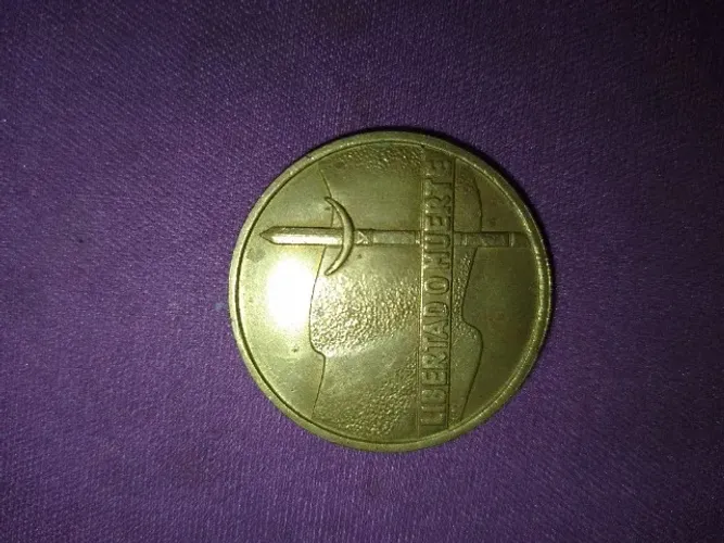 Moedas e cédulas antigas   