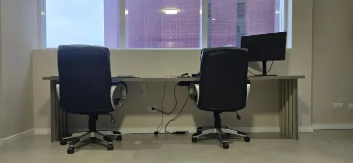 Bancada simples de trabalho 2,75m x 0,55m cor cinza