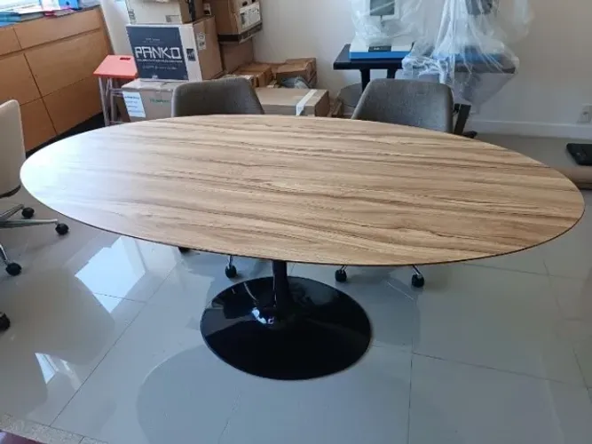 Mesa Saarinen excelente estado, oval 182 x 92, TokStok, por R$ 2.500,00