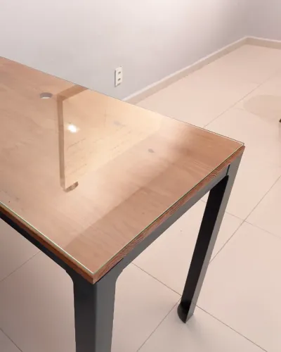 Mesa Tok&Stok 100x60cm com Vidro e Estrutura Metálica | 2 Opções