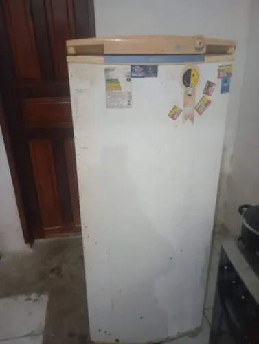 Geladeira usada pra vender