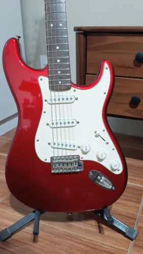 Guitarra Squier Classic Vibe 60s zerada