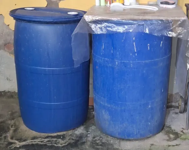 VENDO 2 TAMBORES DE ÁGUA (200L)VENDO 2 TAMBORES DE ÁGUA (200L)