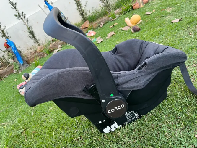 Bebê conforto com base  - Cosco 