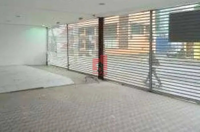em Moema Indios, excelente loja em moema ao lado do shopping E metro, com 14metros de fren
